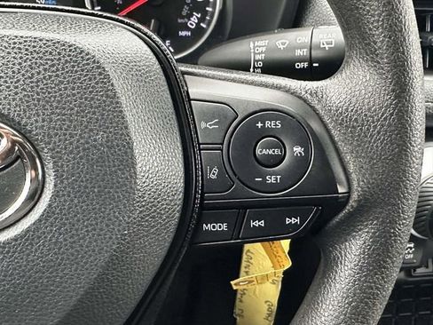 Used 2021 Toyota RAV4 LE AWD/4WD image 10