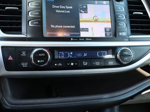 Used 2019 Toyota Highlander XLE image 28