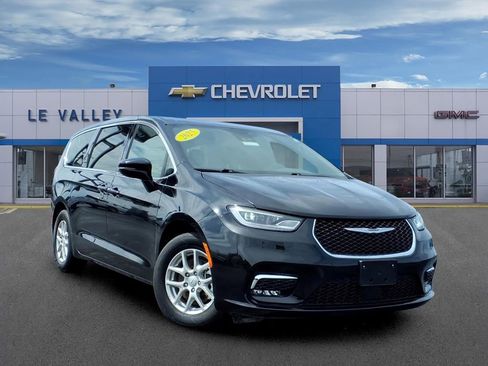 Used 2025 Chrysler Pacifica Select FWD image 1