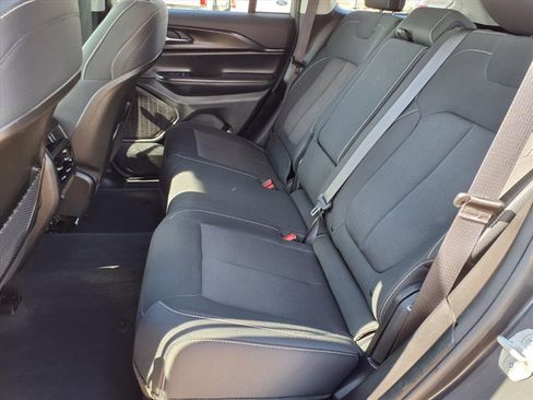 Used 2023 Jeep Grand Cherokee Laredo image 24