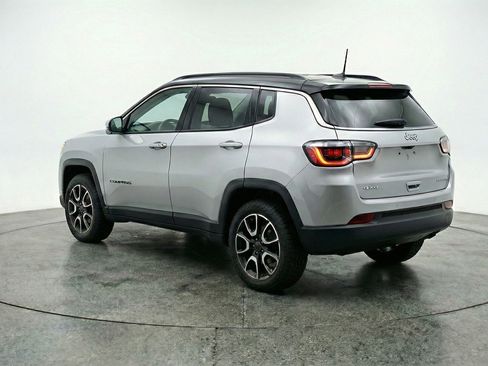 Used 2025 Jeep Compass Trailhawk AWD/4WD image 6