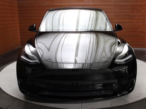 Used 2022 Tesla Model Y Performance AWD/4WD image 2