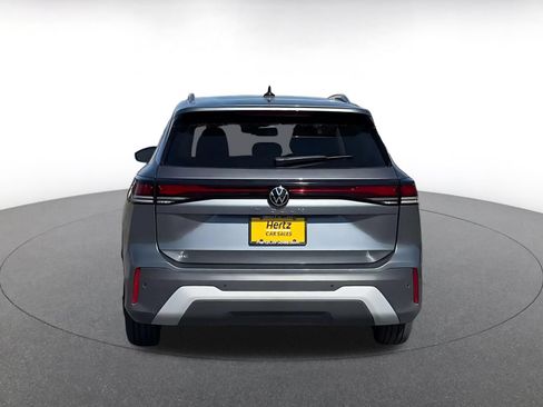 Used 2026 Volkswagen Tiguan SE FWD image 12