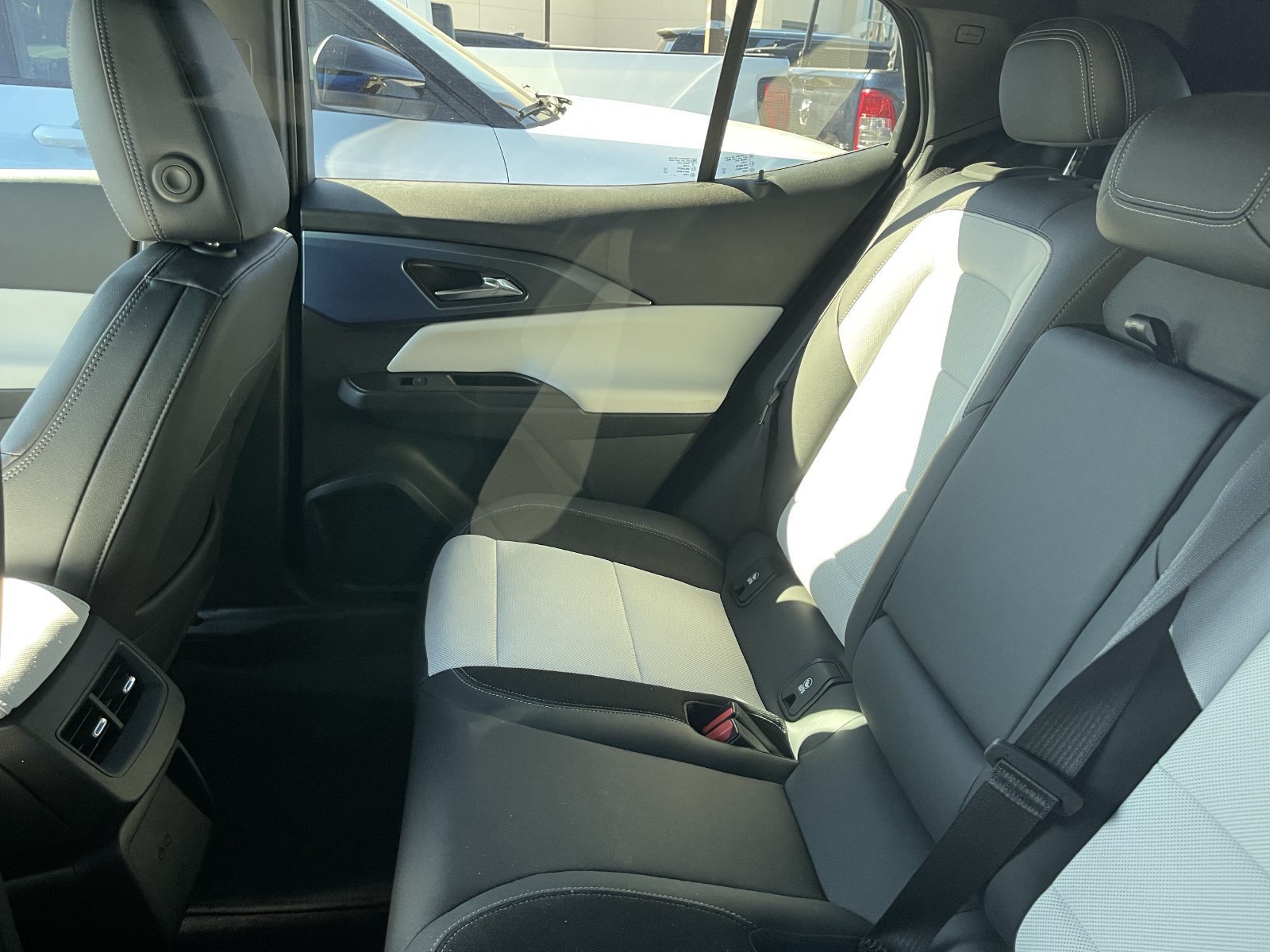Used 2024 Chevrolet Equinox EV LT FWD image 8