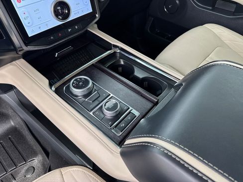 Used 2024 Ford Expedition Max Platinum image 17