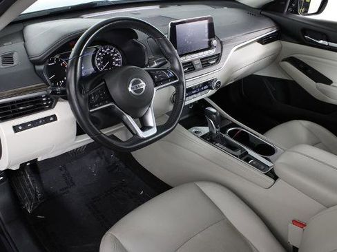 Certified 2020 Nissan Altima 2.0 Platinum FWD image 19