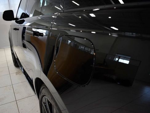 Used 2025 Land Rover Range Rover SE image 24