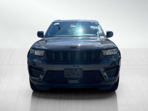 New 2025 Jeep Grand Cherokee Altitude image 5