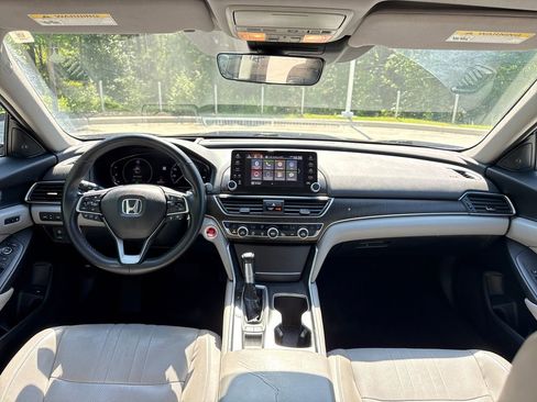Used 2018 Honda Accord Touring image 16