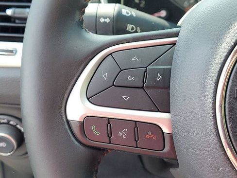 Used 2018 Jeep Compass Latitude FWD image 10