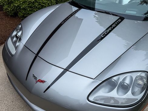Used 2006 Chevrolet Corvette Convertible w/ Preferred Equipment Group RWD image 16