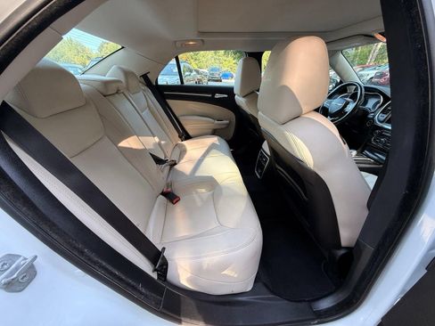 Used 2015 Chrysler 300 Limited RWD image 22