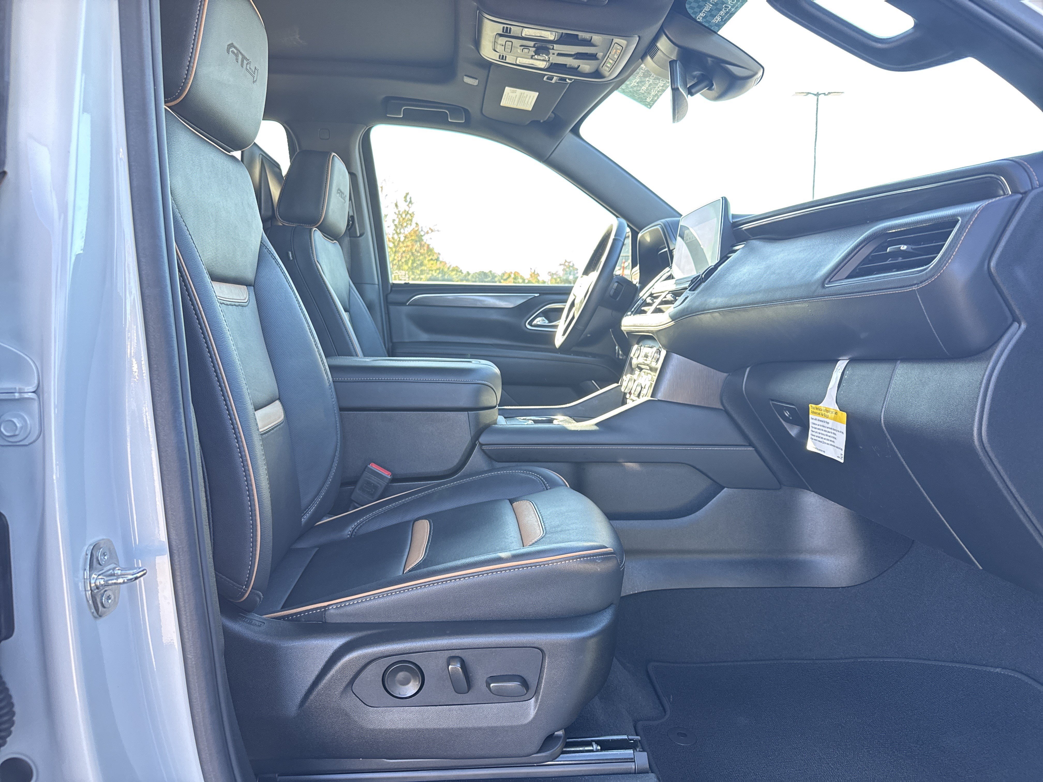 Used 2024 GMC Yukon AT4 w/ AT4 Premium Plus Package AWD/4WD image 39