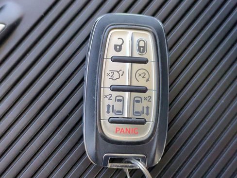 Used 2024 Chrysler Pacifica Touring-L image 26