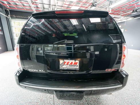 Used 2013 GMC Yukon XL Denali AWD/4WD image 3