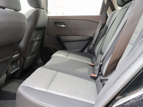 Used 2021 Nissan Rogue SV image 18