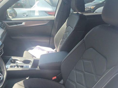 Used 2025 Volkswagen Atlas Cross Sport SE FWD image 5