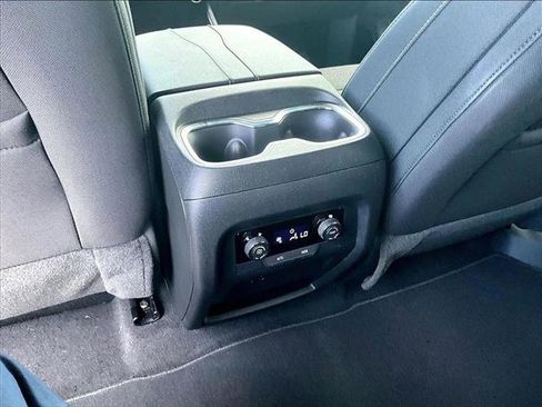 Used 2026 Chevrolet Traverse LT FWD image 24