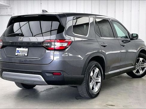 Used 2025 Honda Pilot EX-L image 12