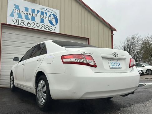 Used 2010 Toyota Camry SE image 17