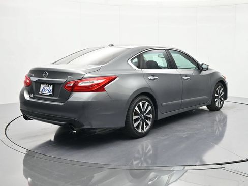 Used 2016 Nissan Altima 2.5 SL w/ 2.5 Technology w/LED Package FWD image 5