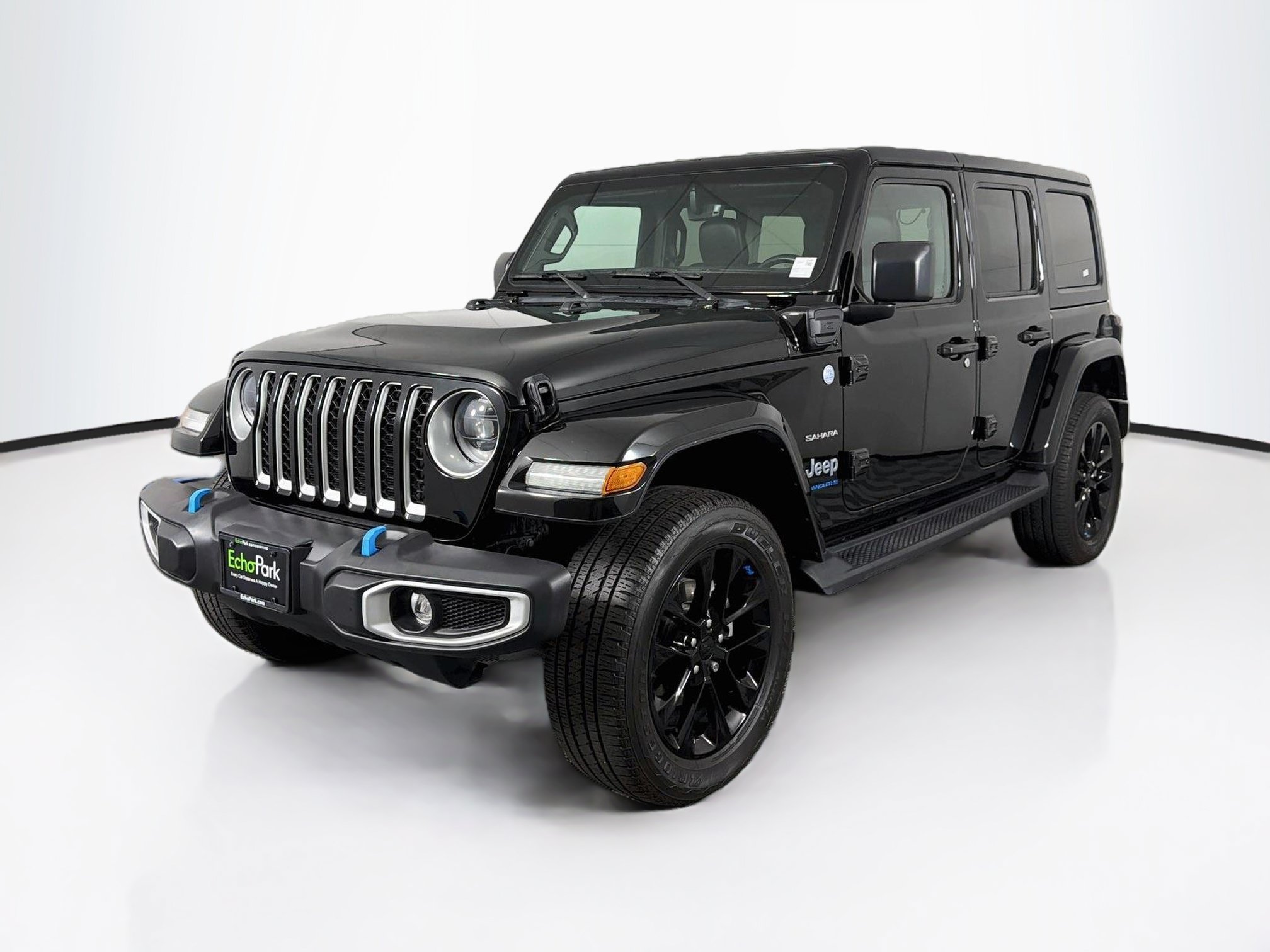 Used 2023 Jeep Wrangler Unlimited Sahara w/ Cold Weather Group AWD/4WD image 3