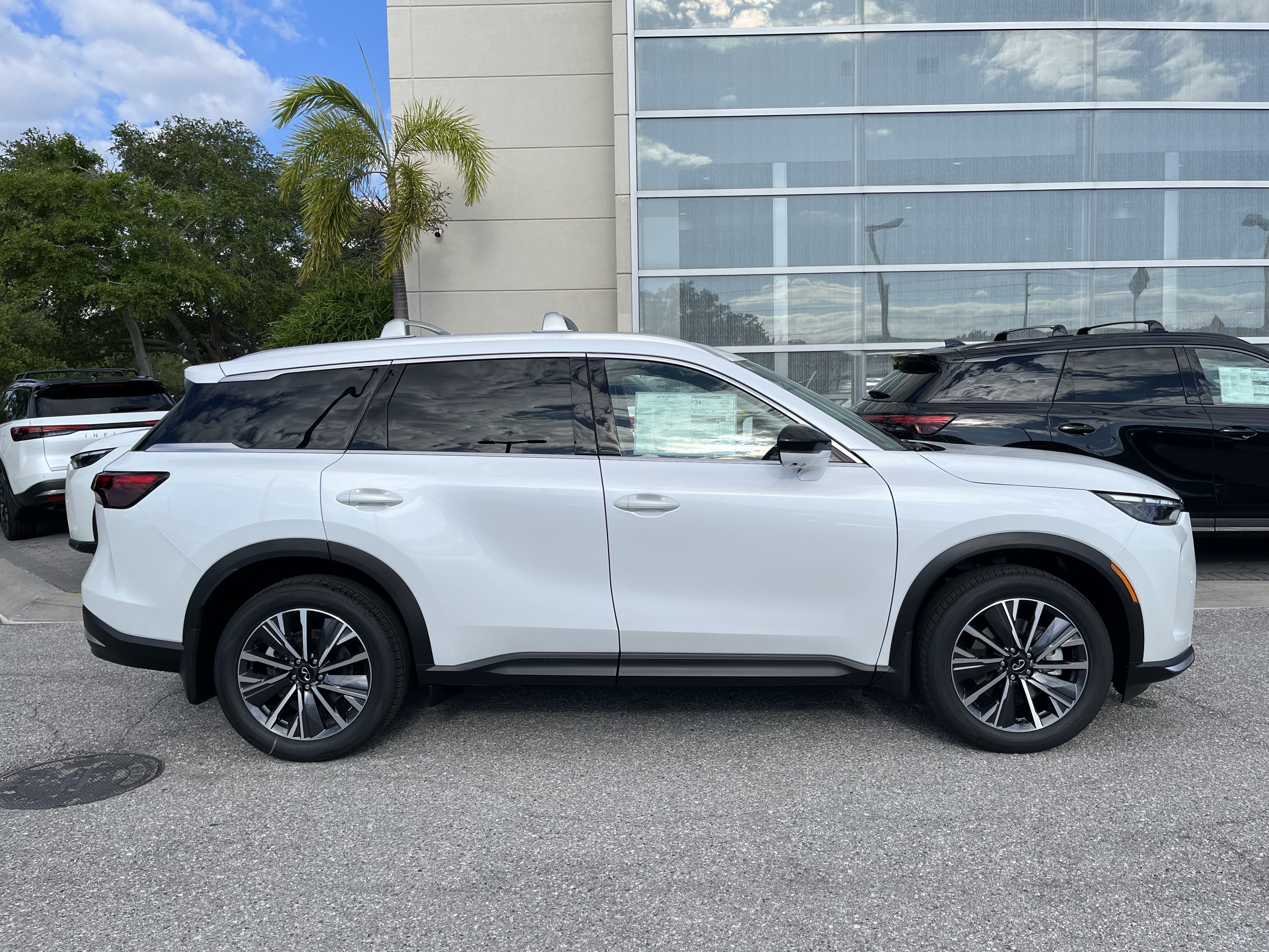 New 2027 INFINITI QX60 Luxe w/ Cargo Package FWD image 7