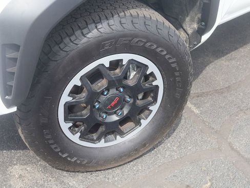 Used 2024 Toyota Tacoma TRD Off-Road AWD/4WD image 15