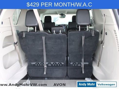 Used 2023 Chrysler Pacifica Touring-L image 9