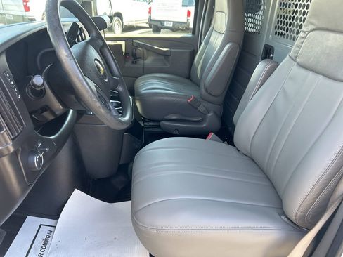 Used 2017 Chevrolet Express 2500 RWD image 12