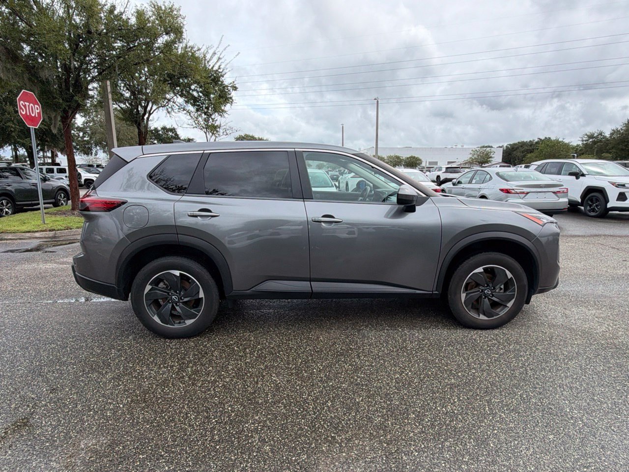 Used 2025 Nissan Rogue SV FWD image 4