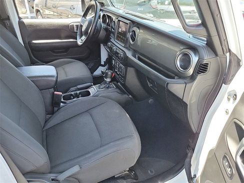 Used 2022 Jeep Gladiator Overland w/ Trailer Tow Package image 16