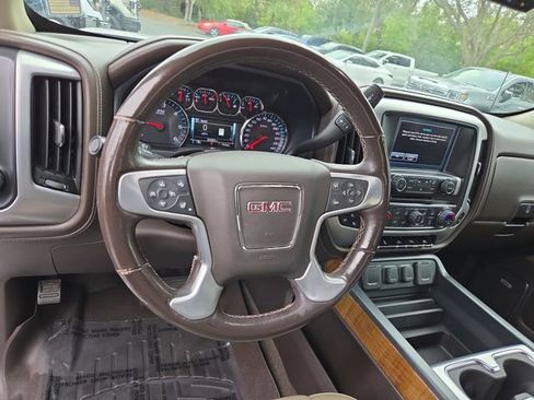 Used 2018 GMC Sierra 1500 SLT image 16