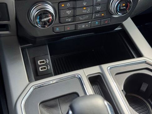 Used 2019 Ford F150 Lariat w/ Equipment Group 502A Luxury AWD/4WD image 17