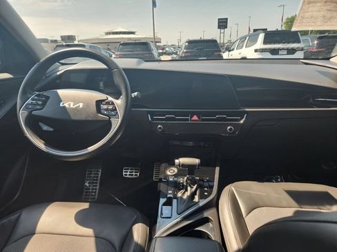 Used 2023 Kia Niro EX Touring FWD image 9