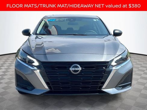 Used 2025 Nissan Altima 2.5 SV FWD image 2