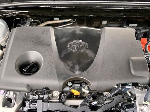 Used 2025 Toyota Camry SE FWD image 32