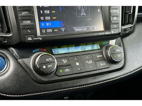Used 2016 Toyota RAV4 Limited image 21