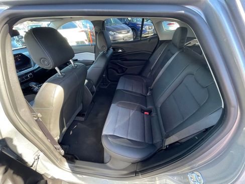 Used 2025 Chevrolet Trax LT image 24