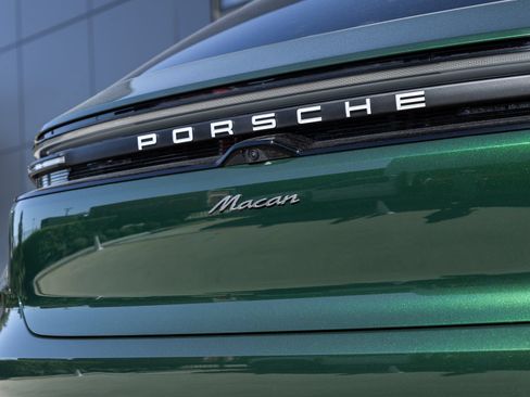 Certified 2025 Porsche Macan Electric RWD image 15