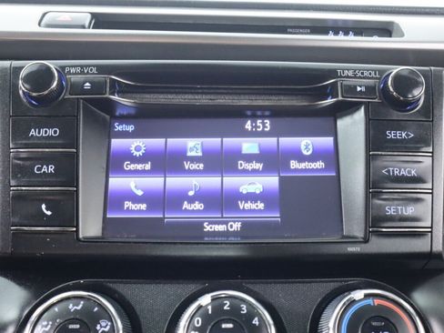 Used 2018 Toyota RAV4 LE AWD/4WD image 19