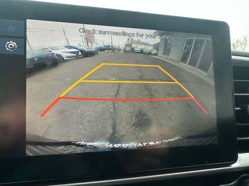 Used 2023 Hyundai Venue SEL w/ Cargo Package image 16