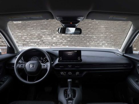 Used 2025 Honda HR-V LX image 25