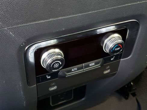 Used 2022 GMC Yukon Denali AWD/4WD image 14