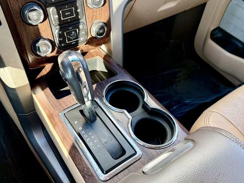 Used 2014 Ford F150 Lariat w/ Lariat Chrome Package image 20