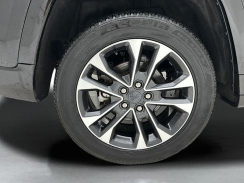 Used 2023 Jeep Grand Cherokee Overland w/ Luxury Tech Group IV AWD/4WD image 9