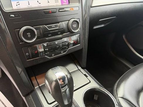 Used 2019 Ford Explorer XLT w/ Equipment Group 202A FWD image 25