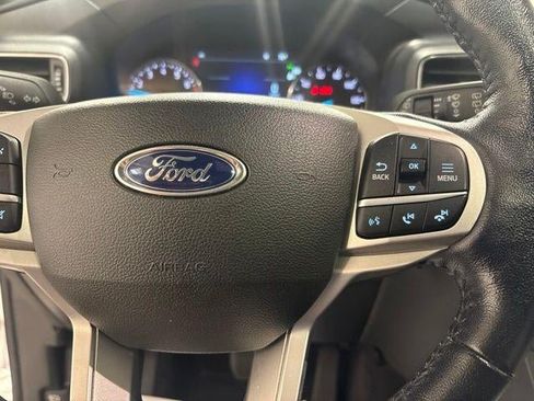 Used 2022 Ford Explorer XLT w/ Equipment Group 202A AWD/4WD image 16