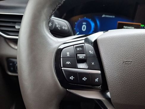 Used 2022 Ford Explorer Platinum w/ Technology Package image 24