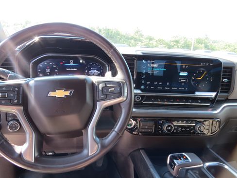 Certified 2022 Chevrolet Silverado 1500 LTZ w/ Technology Package image 23